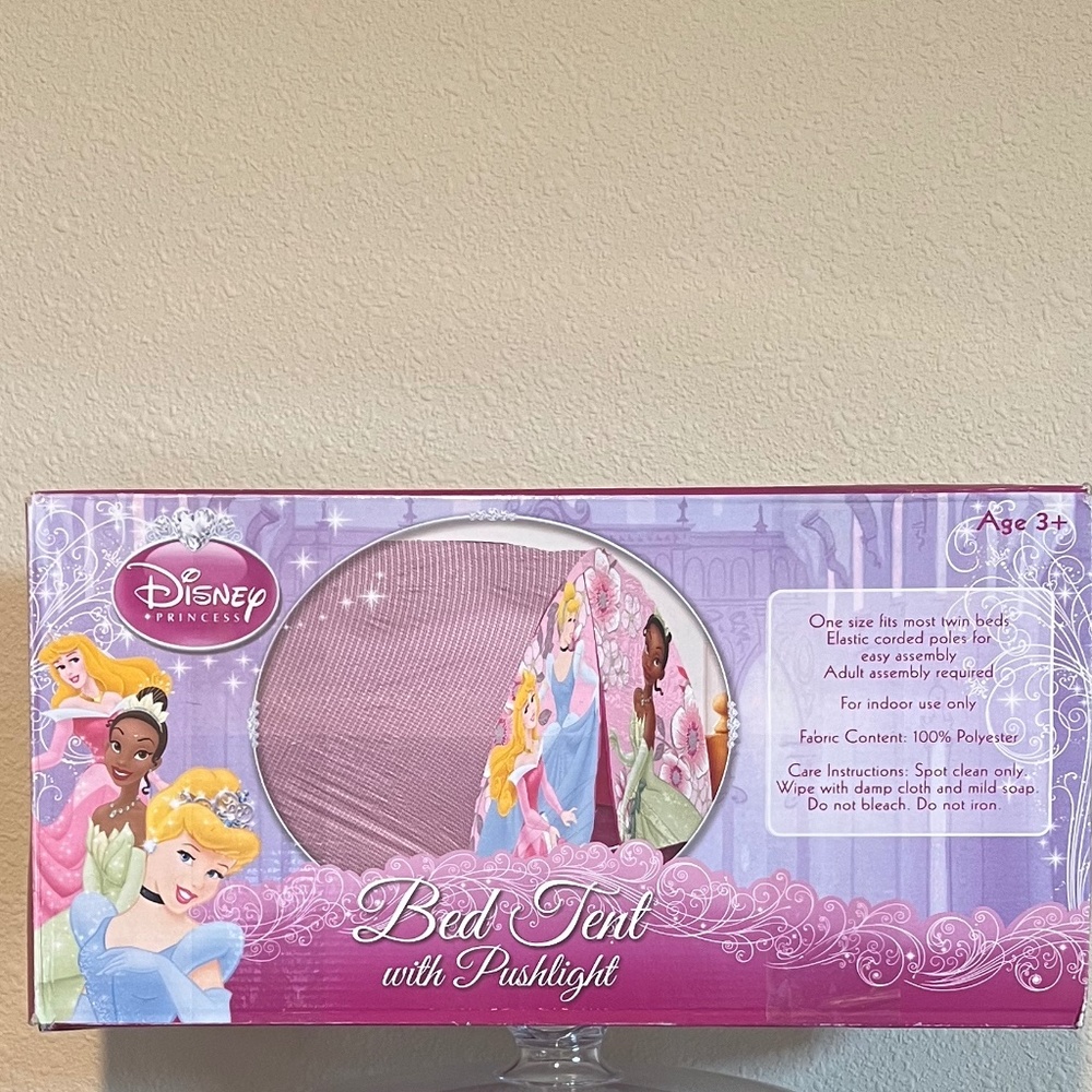 DISNEY PRINCESS Bed Tent with Push Light featuring Tiana, Cinderella and Aurora!